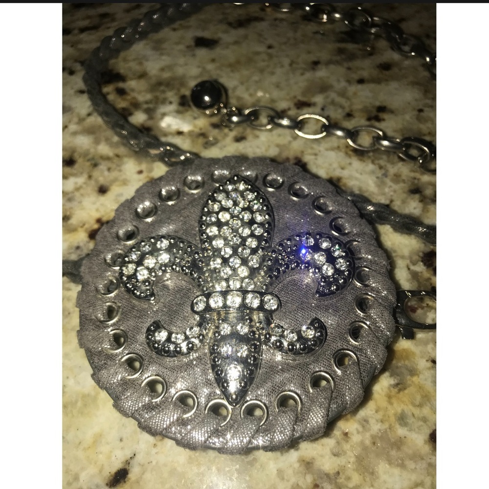 Fleur De Leis Belt in Silver - Picture 4 of 5